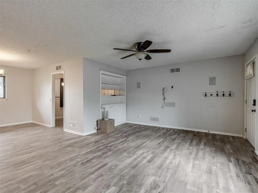 Photo 7 — 7101 Hilltop Court, Oklahoma City, OK 73110
