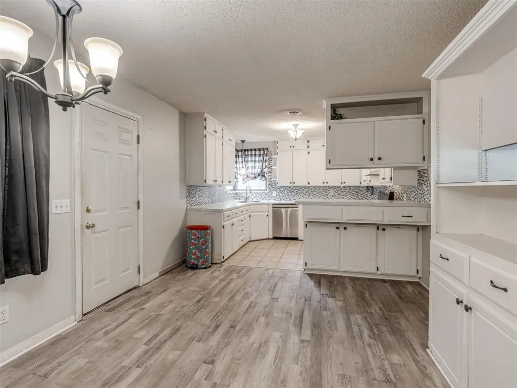 Photo 9 — 7101 Hilltop Court, Oklahoma City, OK 73110