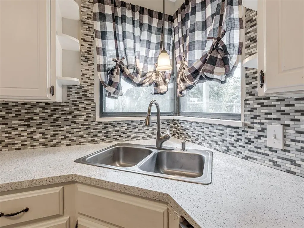 Photo 13 — 7101 Hilltop Court, Oklahoma City, OK 73110