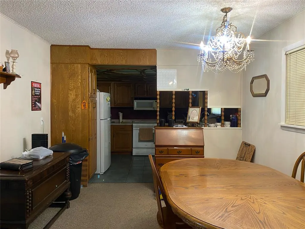 Photo 4 — 912 S Thompson Avenue, Cushing, OK 74023