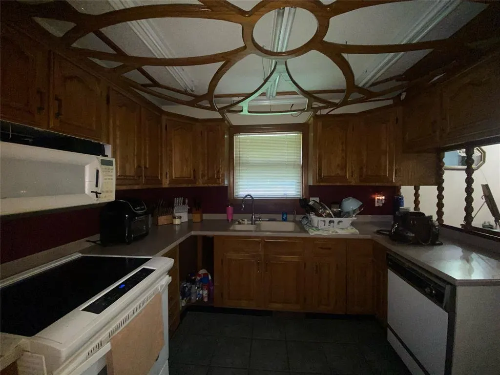 Photo 6 — 912 S Thompson Avenue, Cushing, OK 74023