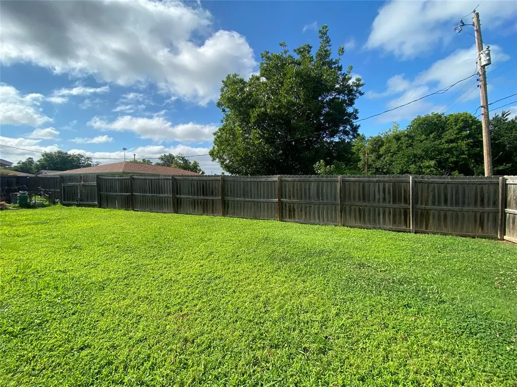 Photo 17 — 912 S Thompson Avenue, Cushing, OK 74023