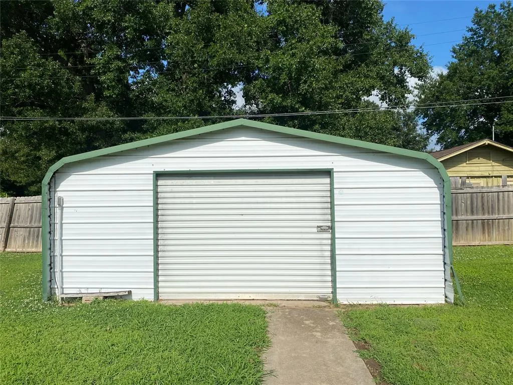 Photo 18 — 912 S Thompson Avenue, Cushing, OK 74023