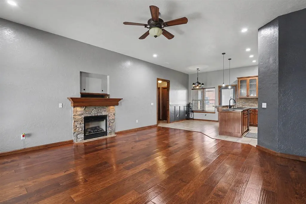 Photo 4 — 403 Scissor Tail Lane, Tuttle, OK 73089