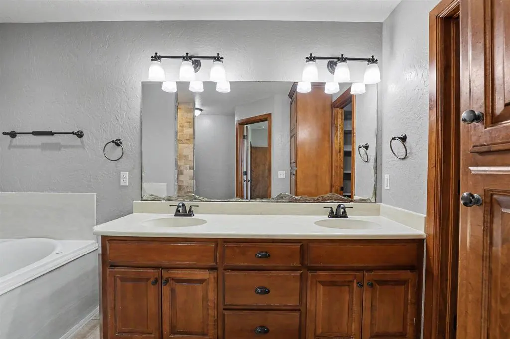 Photo 13 — 403 Scissor Tail Lane, Tuttle, OK 73089