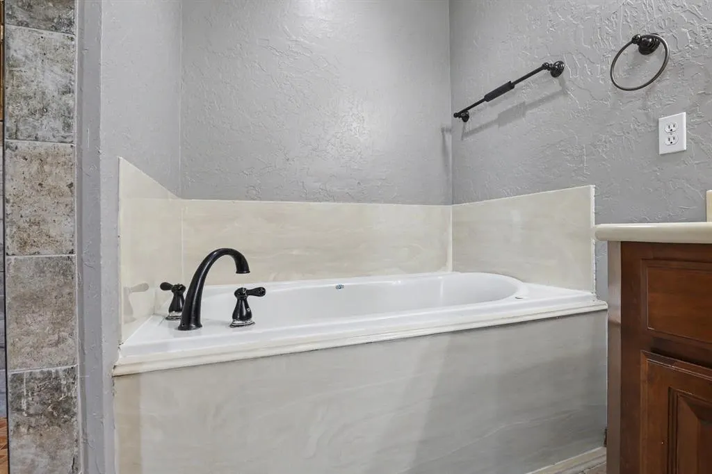 Photo 15 — 403 Scissor Tail Lane, Tuttle, OK 73089
