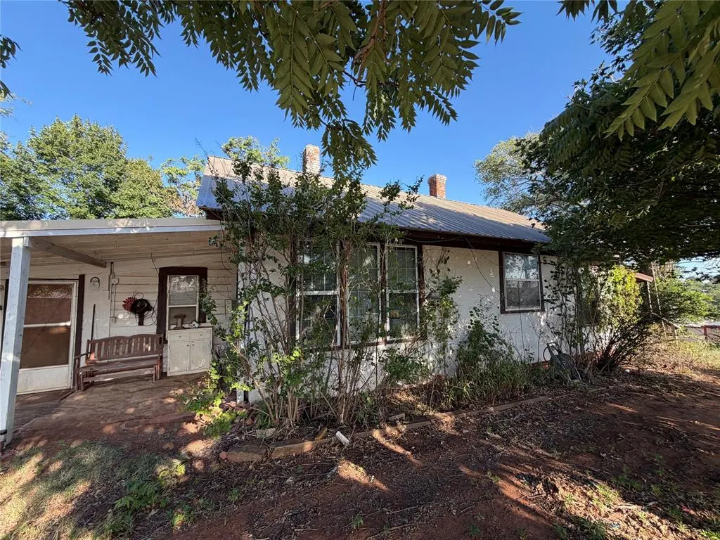 Front exterior — 104 W Johnny Bench Street, Binger, OK 73009