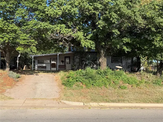 Photo 7 — 104 W Johnny Bench Street, Binger, OK 73009
