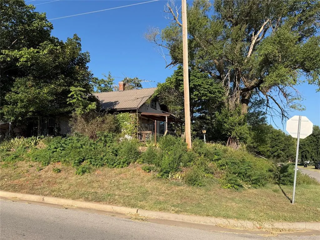 Photo 8 — 104 W Johnny Bench Street, Binger, OK 73009