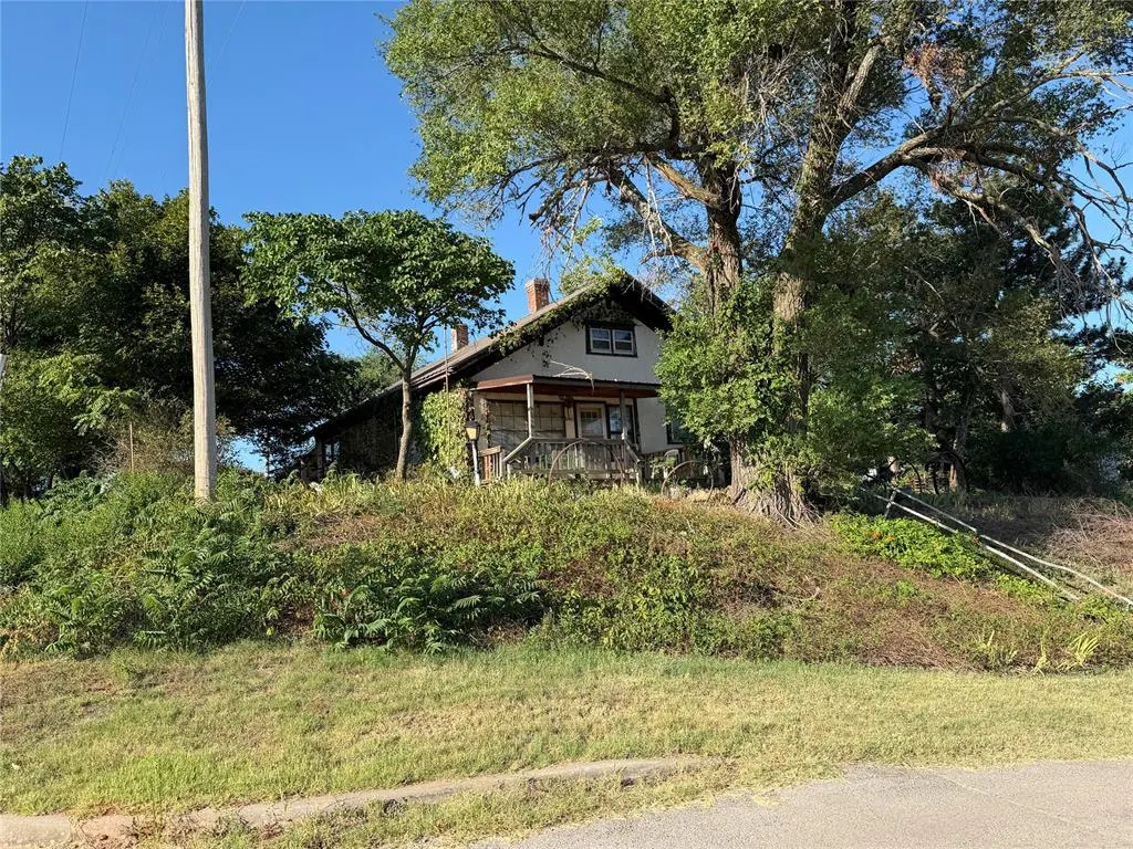 Photo 9 — 104 W Johnny Bench Street, Binger, OK 73009
