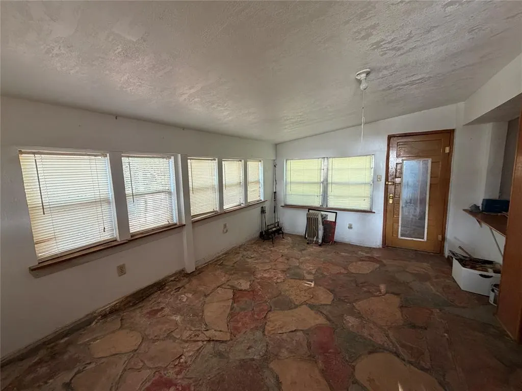 Photo 14 — 104 W Johnny Bench Street, Binger, OK 73009