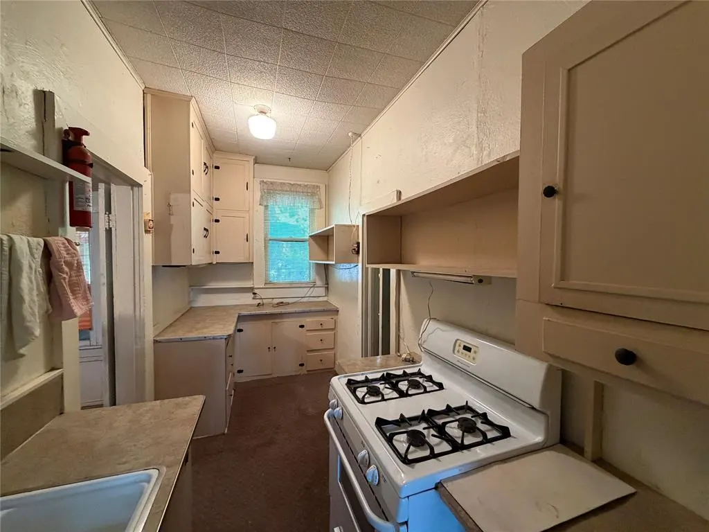 Photo 17 — 104 W Johnny Bench Street, Binger, OK 73009