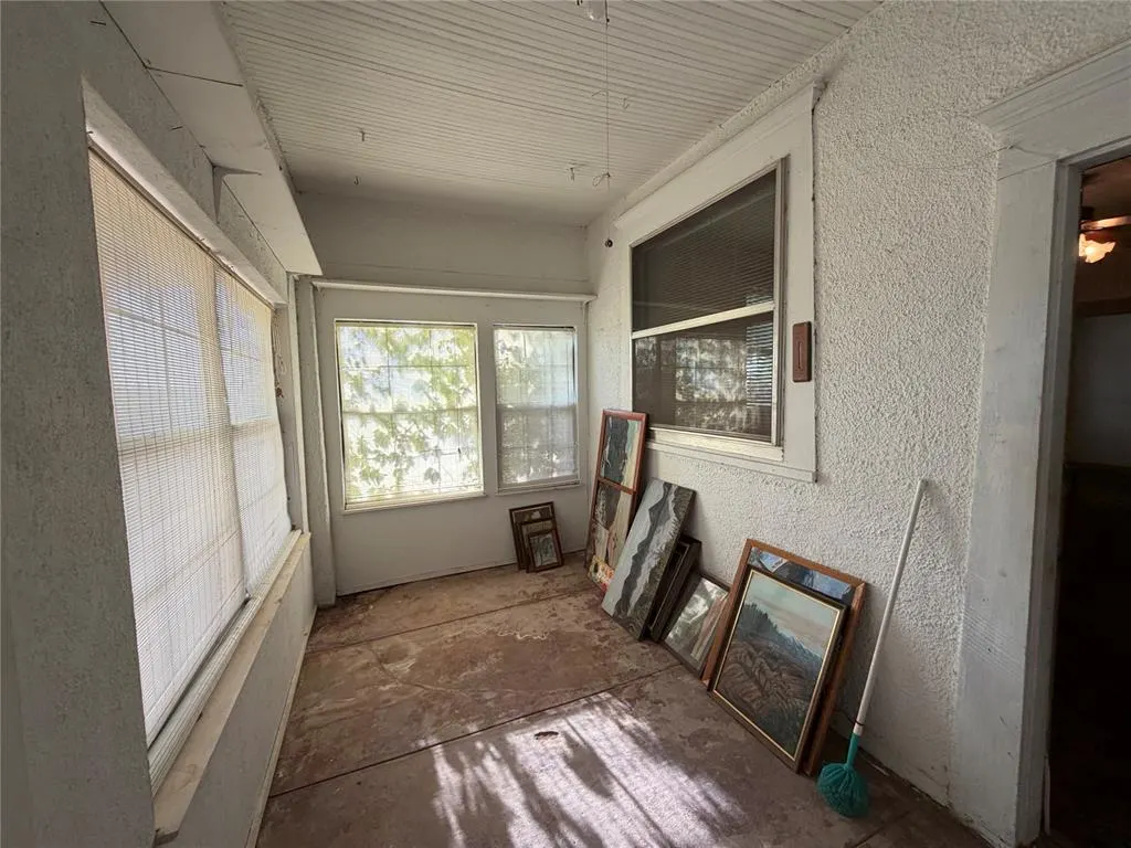 Photo 23 — 104 W Johnny Bench Street, Binger, OK 73009