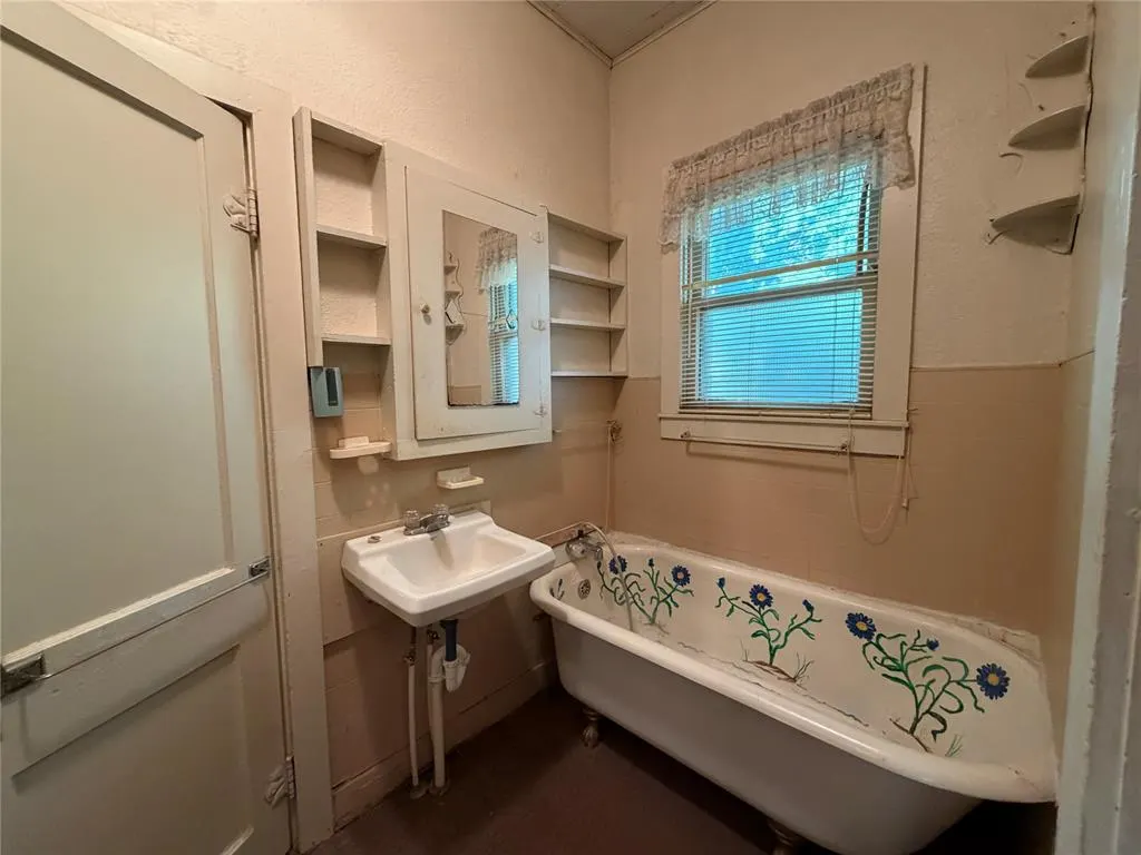 Photo 27 — 104 W Johnny Bench Street, Binger, OK 73009