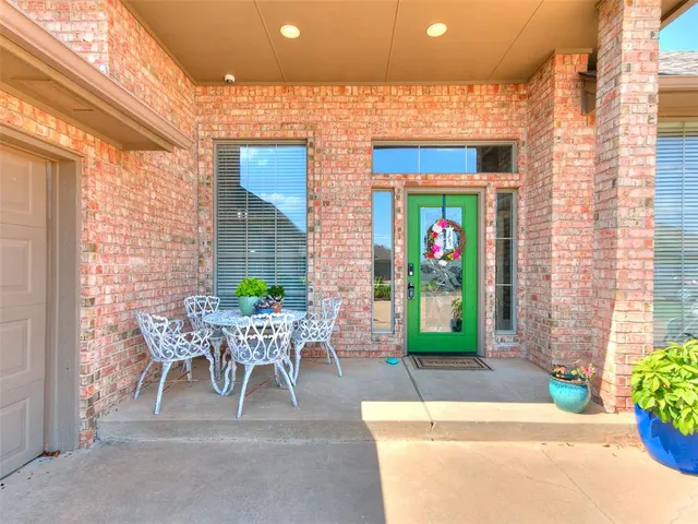 Photo 3 — 2121 SW 30th Street, Moore, OK 73170