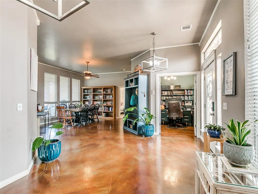 Photo 4 — 2121 SW 30th Street, Moore, OK 73170