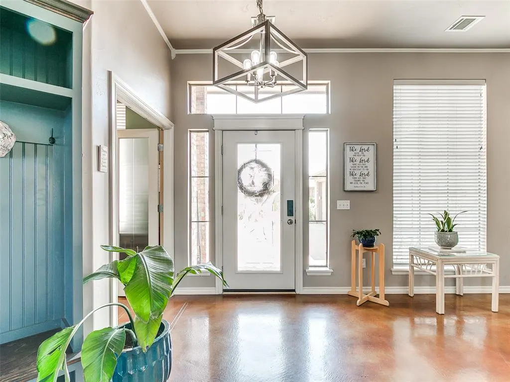 Photo 5 — 2121 SW 30th Street, Moore, OK 73170