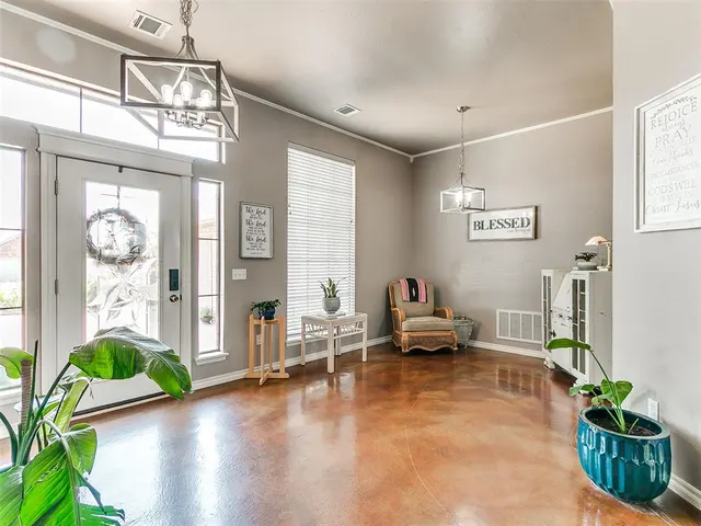 Photo 6 — 2121 SW 30th Street, Moore, OK 73170