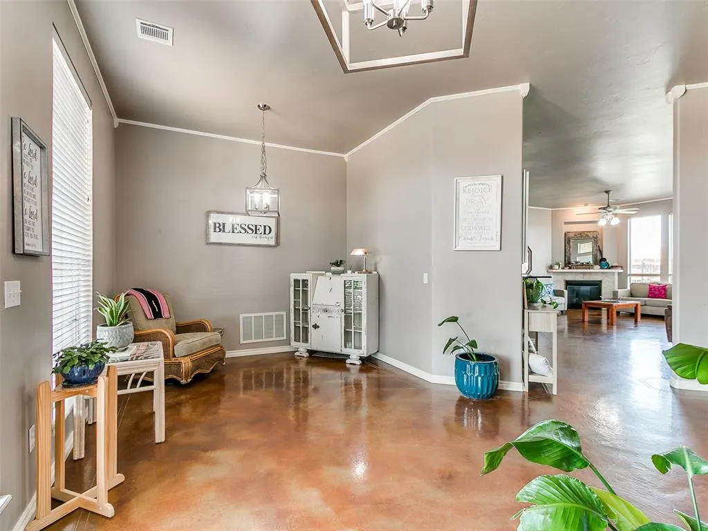 Photo 7 — 2121 SW 30th Street, Moore, OK 73170