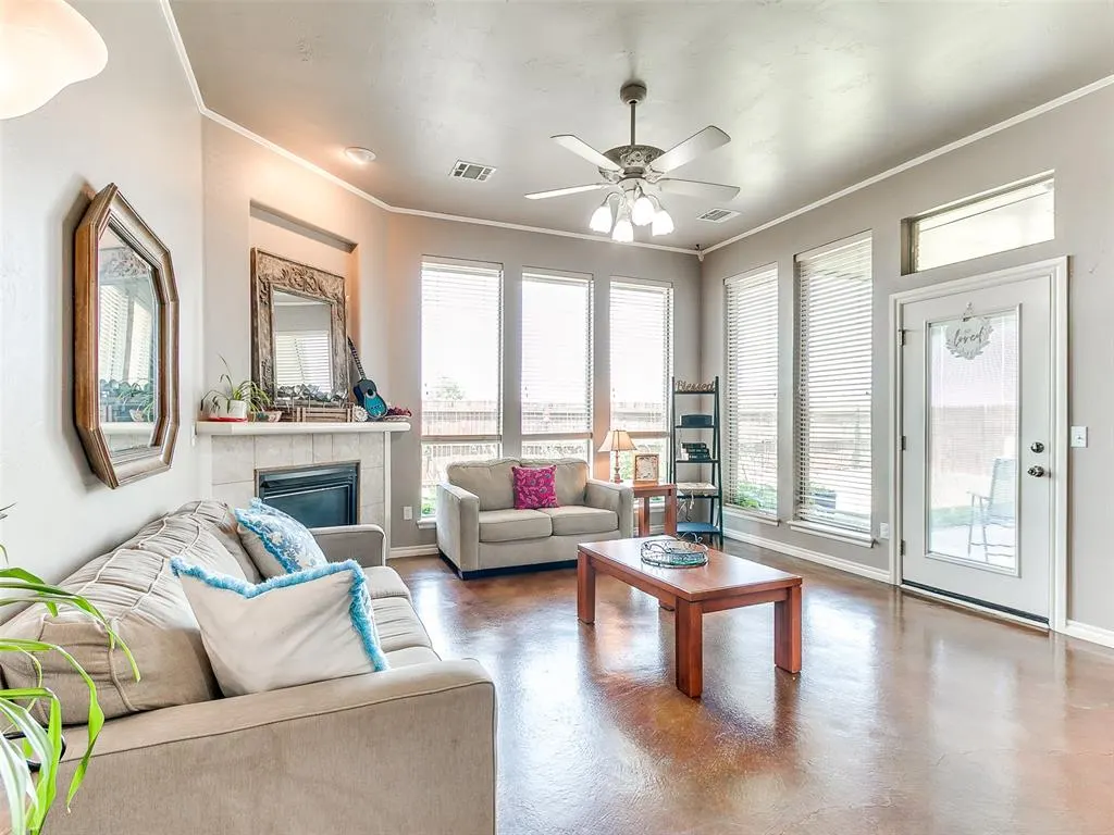 Photo 10 — 2121 SW 30th Street, Moore, OK 73170