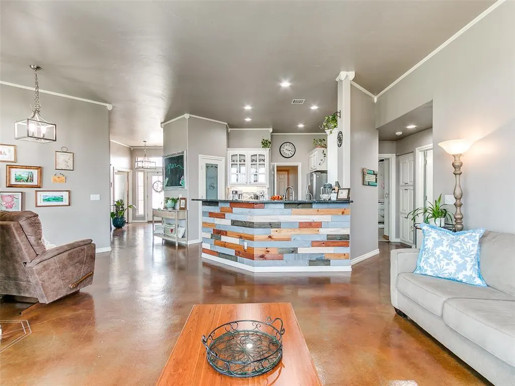 Photo 12 — 2121 SW 30th Street, Moore, OK 73170