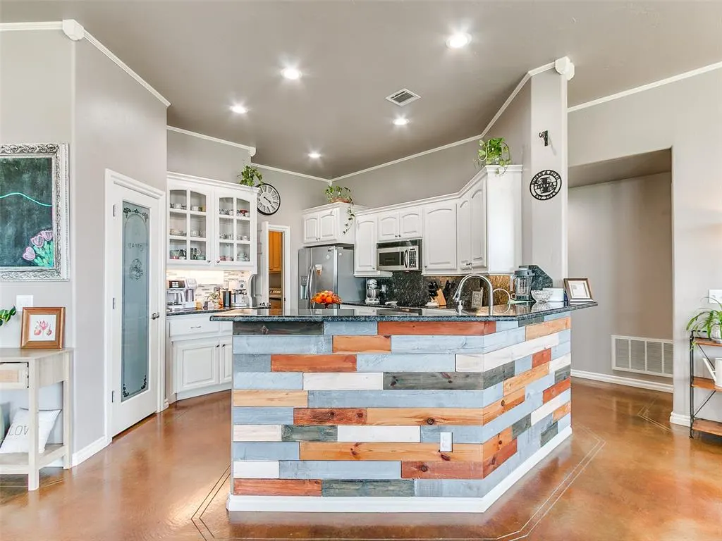 Photo 14 — 2121 SW 30th Street, Moore, OK 73170