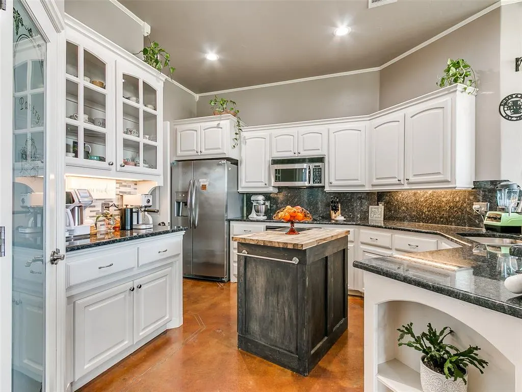 Photo 15 — 2121 SW 30th Street, Moore, OK 73170