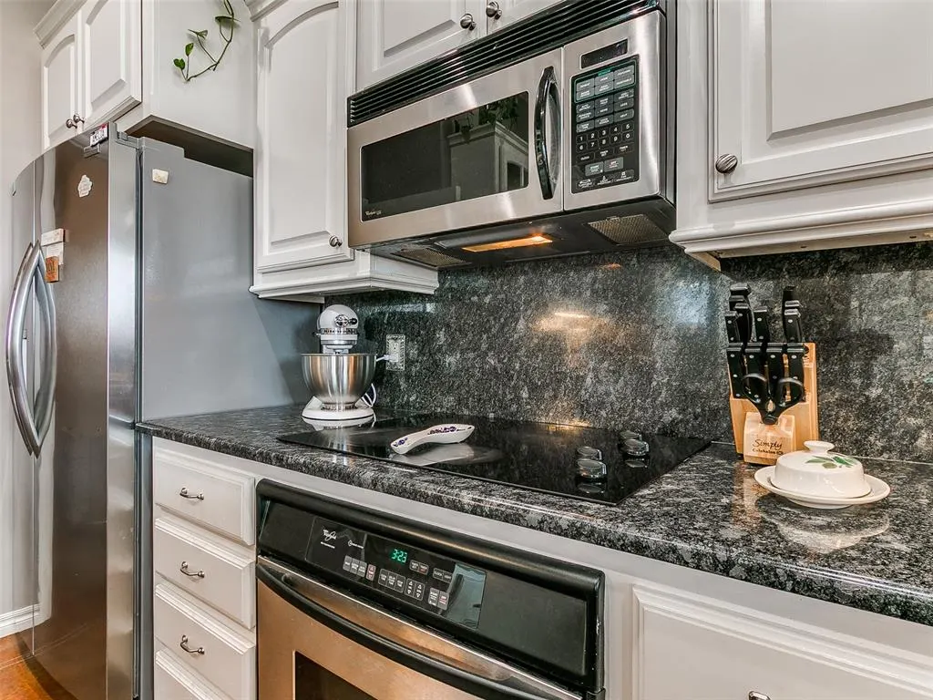 Photo 17 — 2121 SW 30th Street, Moore, OK 73170