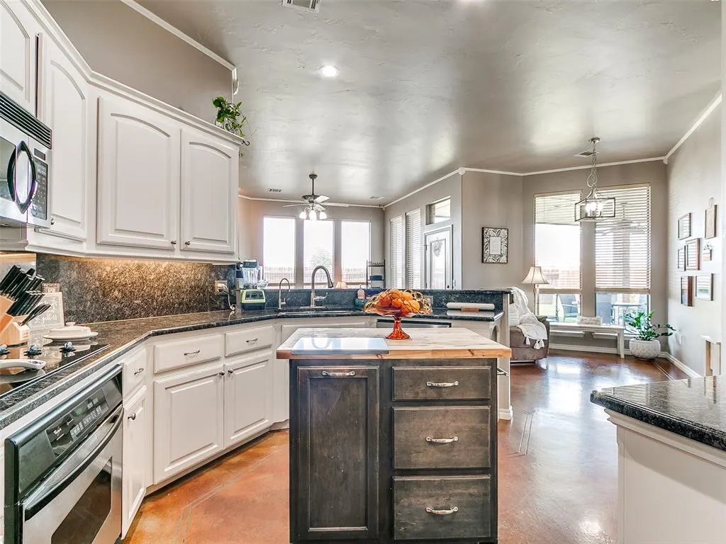 Photo 19 — 2121 SW 30th Street, Moore, OK 73170