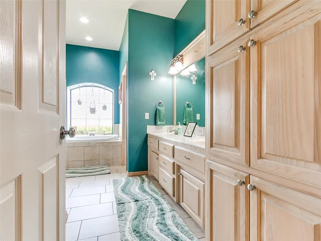 Photo 26 — 2121 SW 30th Street, Moore, OK 73170