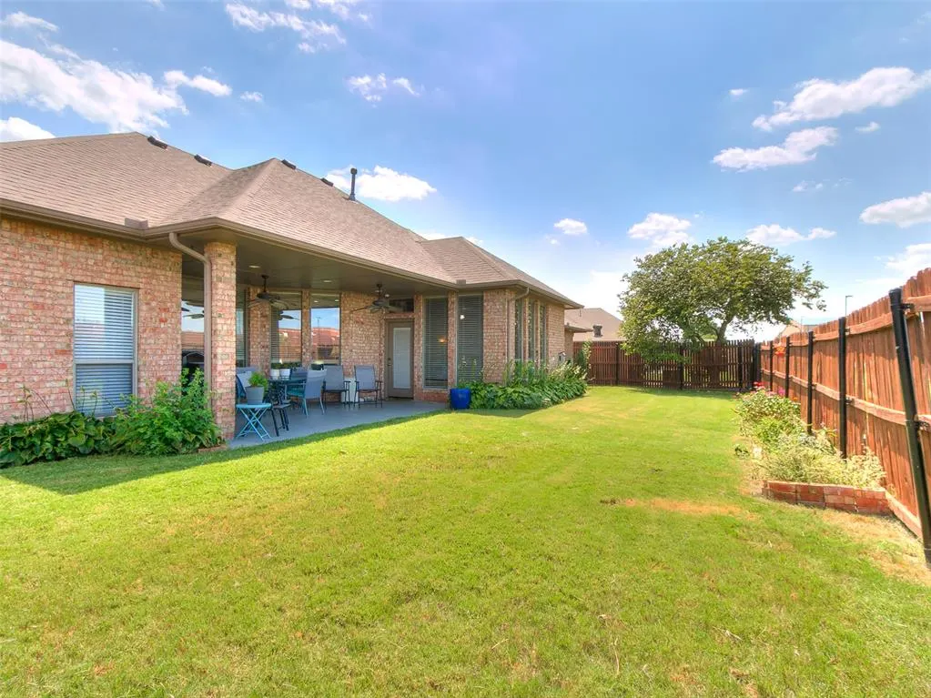 Photo 43 — 2121 SW 30th Street, Moore, OK 73170