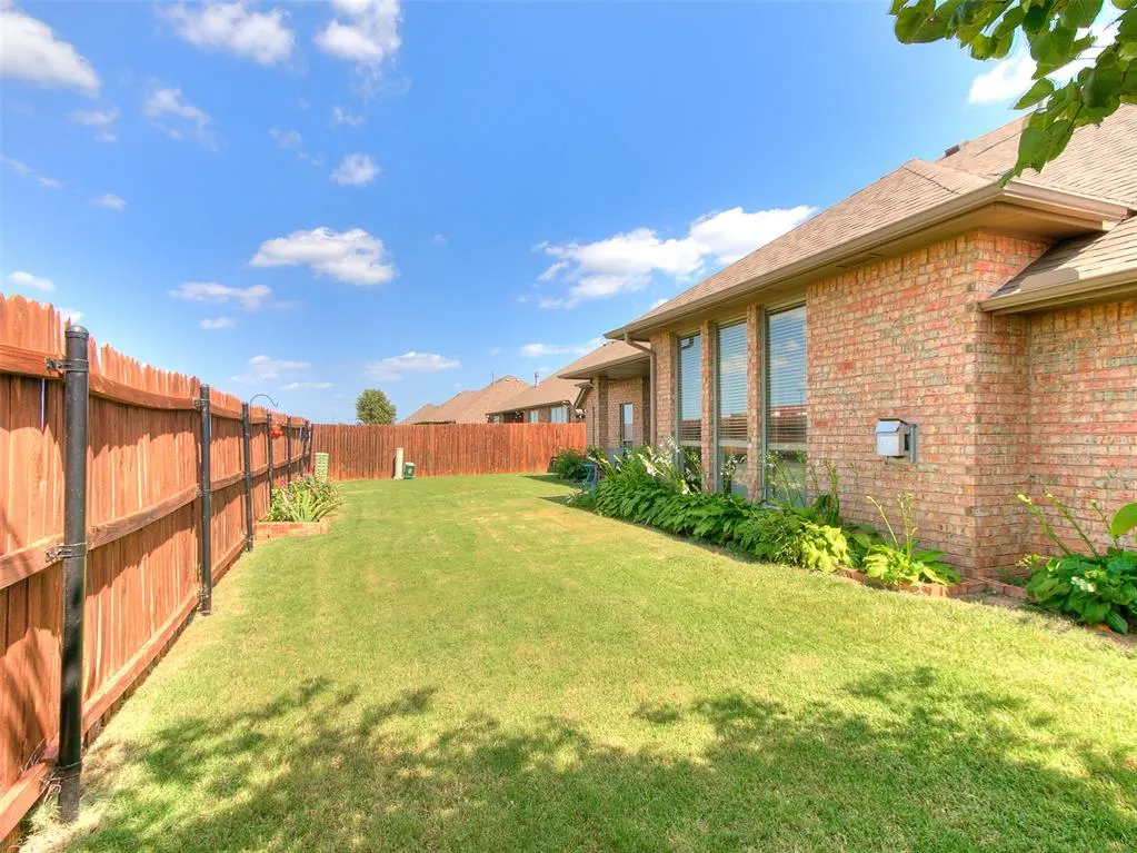 Photo 44 — 2121 SW 30th Street, Moore, OK 73170