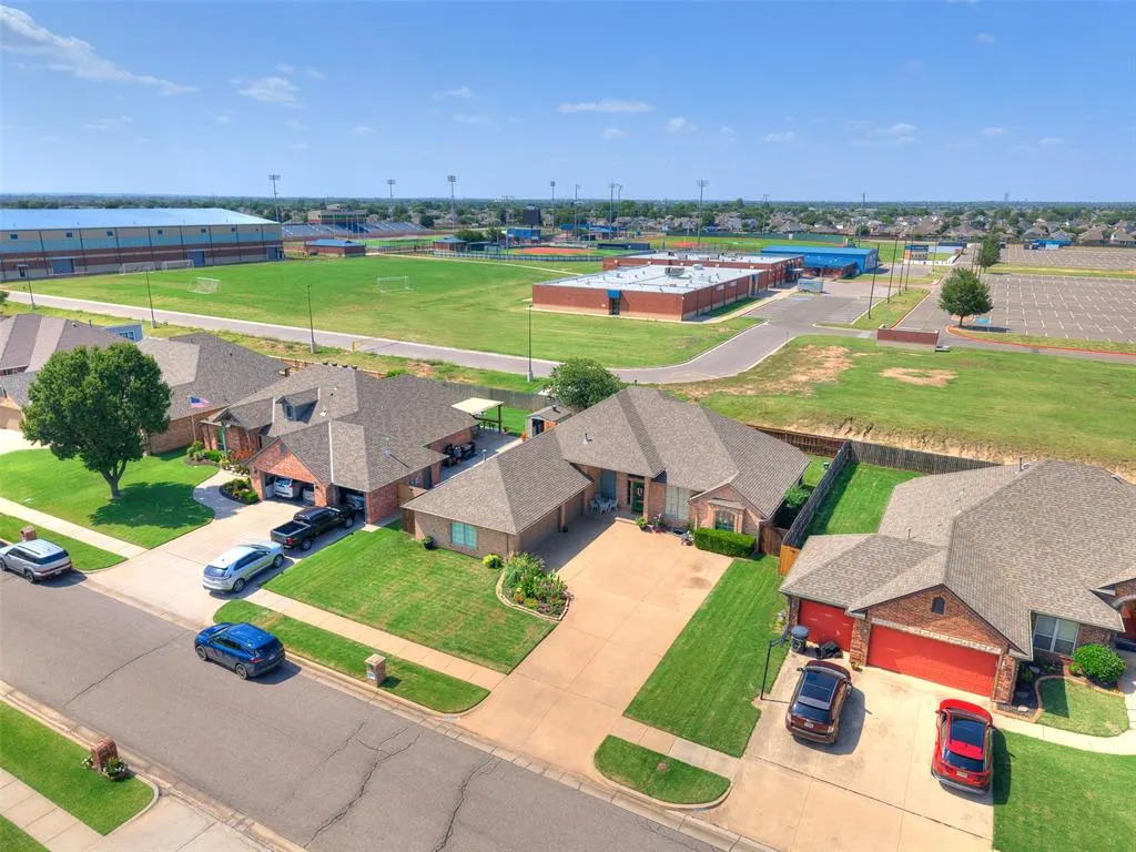 Photo 47 — 2121 SW 30th Street, Moore, OK 73170