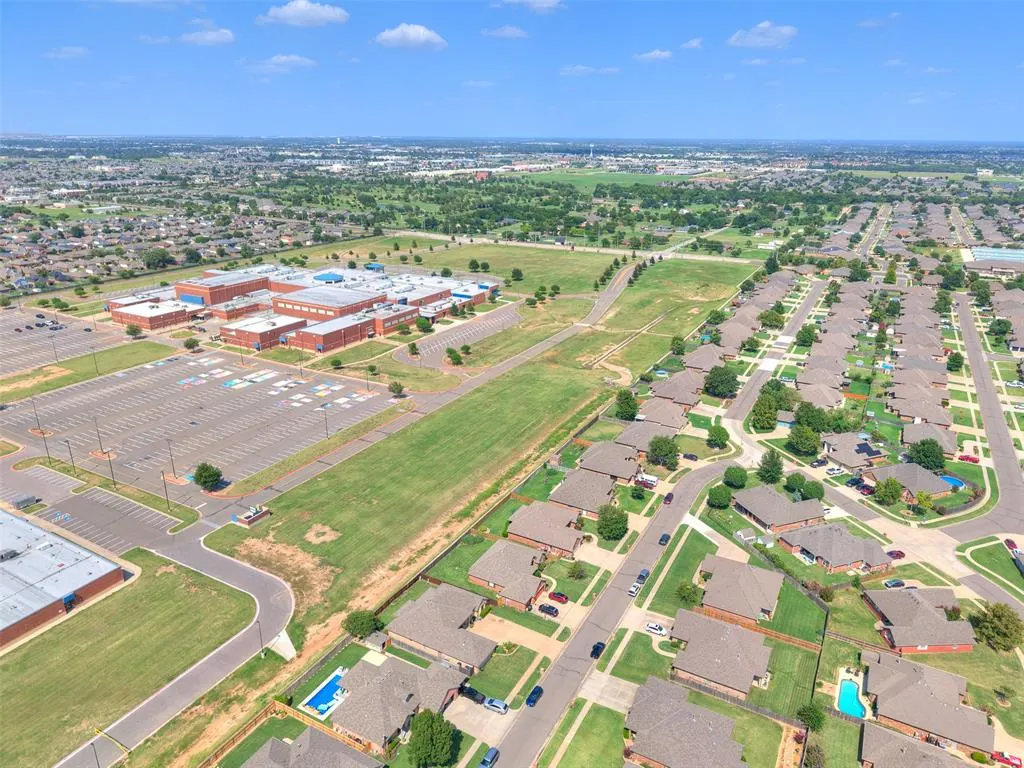 Photo 48 — 2121 SW 30th Street, Moore, OK 73170