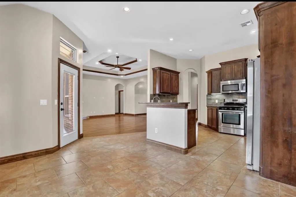 Photo 6 — 3712 Oakridge Circle, Edmond, OK 73034