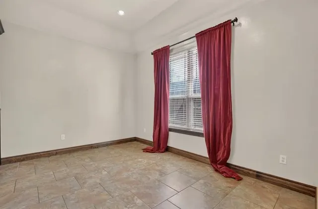 Photo 7 — 3712 Oakridge Circle, Edmond, OK 73034