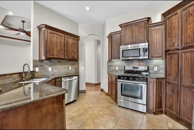 Photo 8 — 3712 Oakridge Circle, Edmond, OK 73034