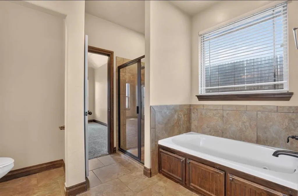 Photo 12 — 3712 Oakridge Circle, Edmond, OK 73034