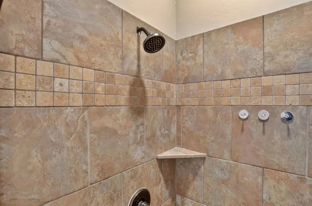 Photo 14 — 3712 Oakridge Circle, Edmond, OK 73034