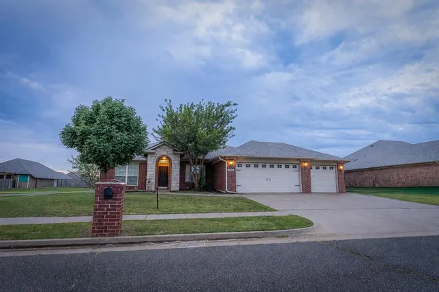 Front exterior — 2500 NW 180th Street, Edmond, OK 73012