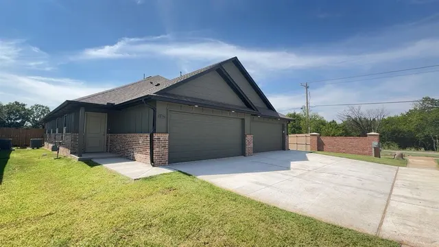 Photo 2 — 11517 University Drive, Oklahoma City, OK 73114