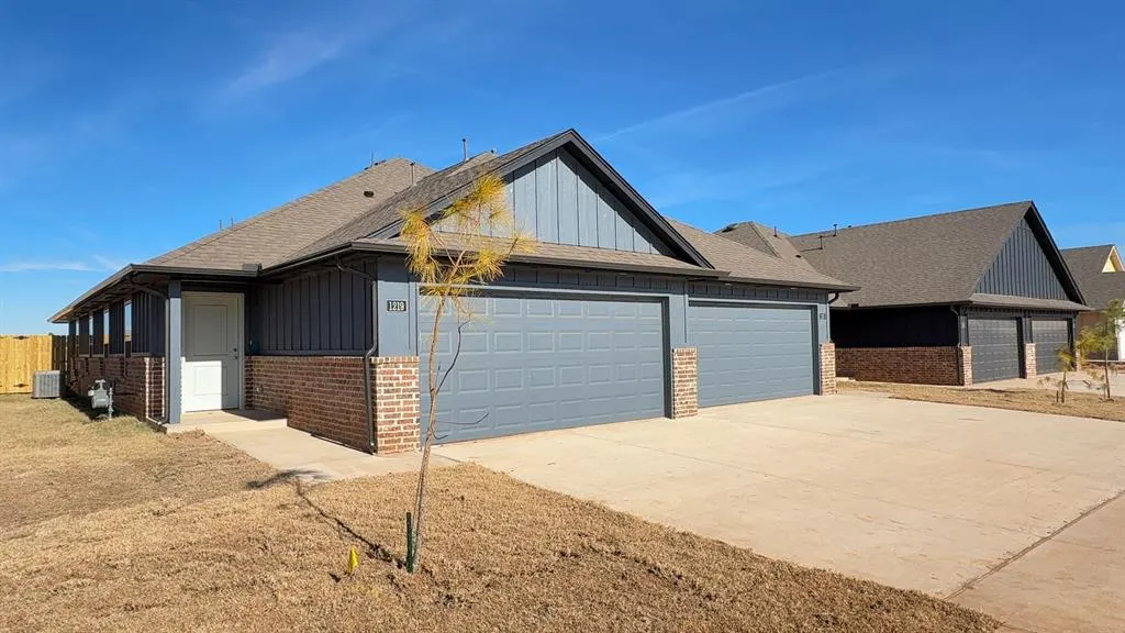 Photo 2 — 1219 NW 113TH Street, Oklahoma City, OK 73114