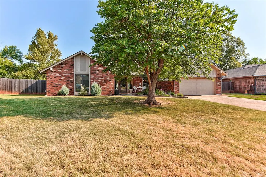 Front exterior — 301 Little Chisholm Circle, Edmond, OK 73012
