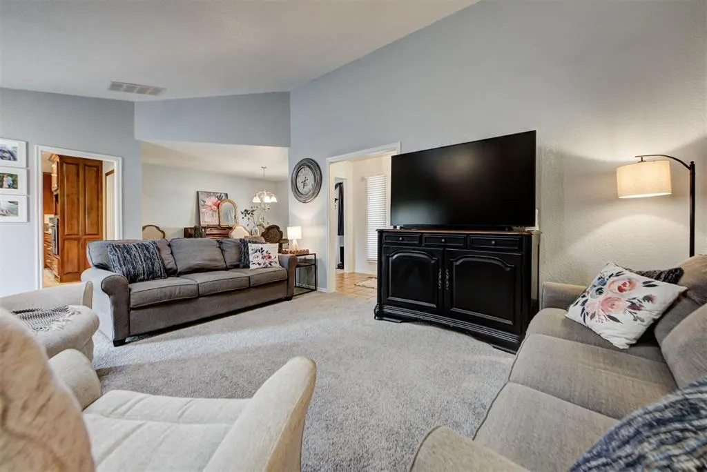 Photo 8 — 301 Little Chisholm Circle, Edmond, OK 73012