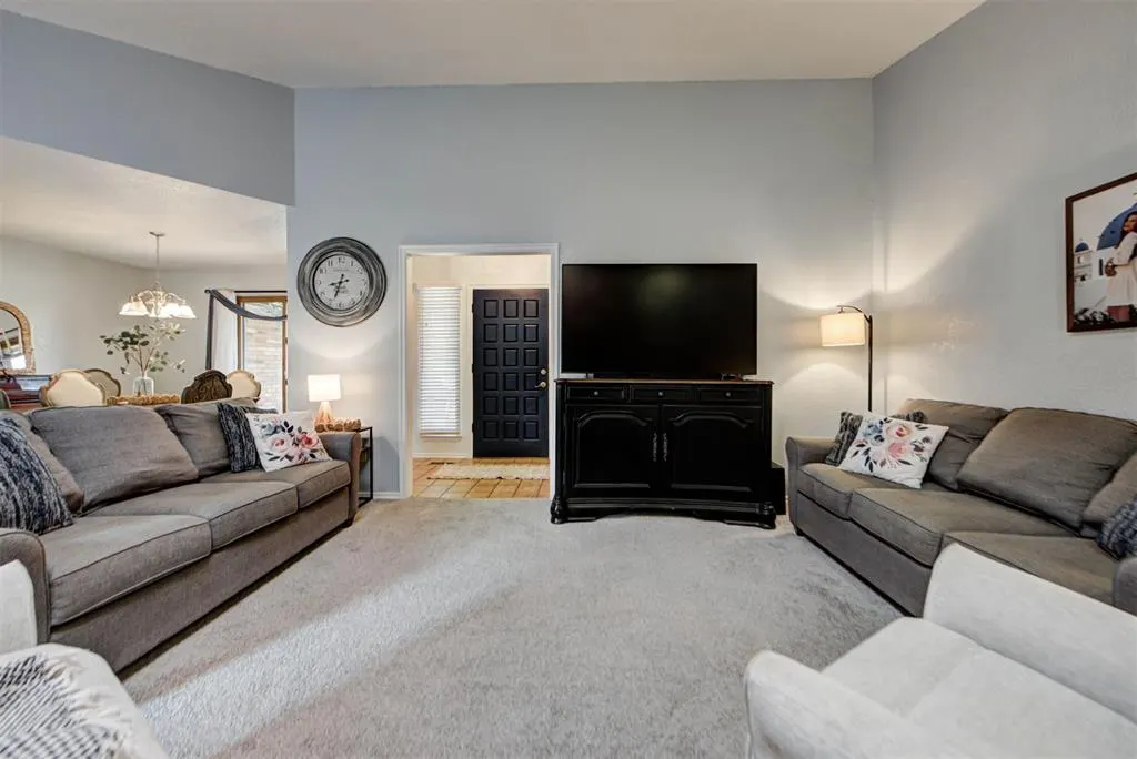 Photo 9 — 301 Little Chisholm Circle, Edmond, OK 73012