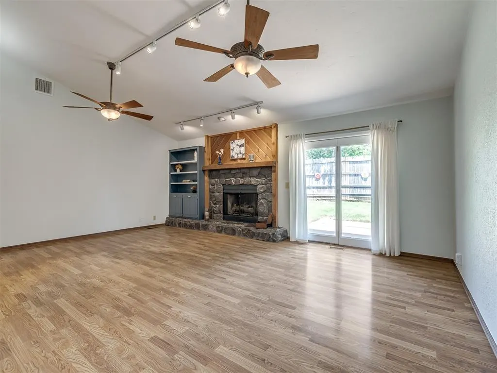 Photo 6 — 2121 Stepping Stone Trail, Edmond, OK 73013