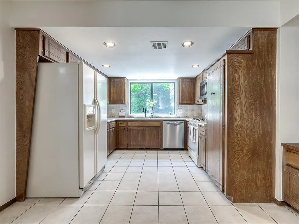 Photo 11 — 2121 Stepping Stone Trail, Edmond, OK 73013