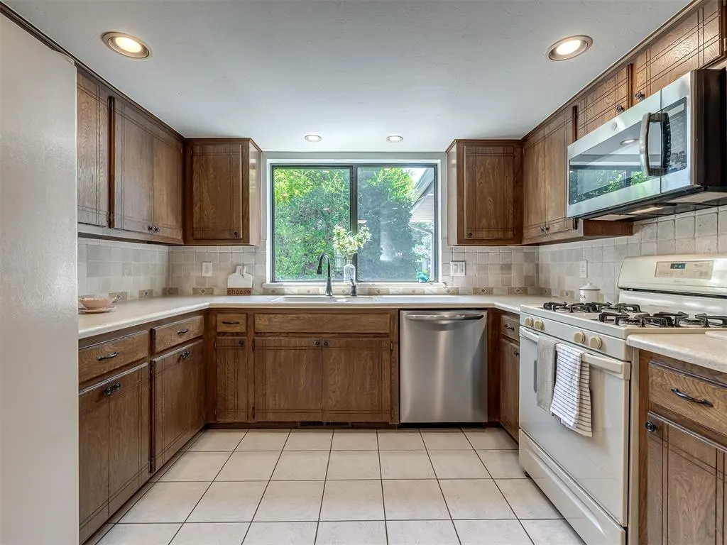 Photo 12 — 2121 Stepping Stone Trail, Edmond, OK 73013