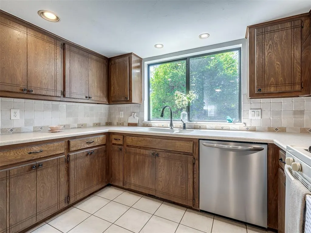 Photo 13 — 2121 Stepping Stone Trail, Edmond, OK 73013