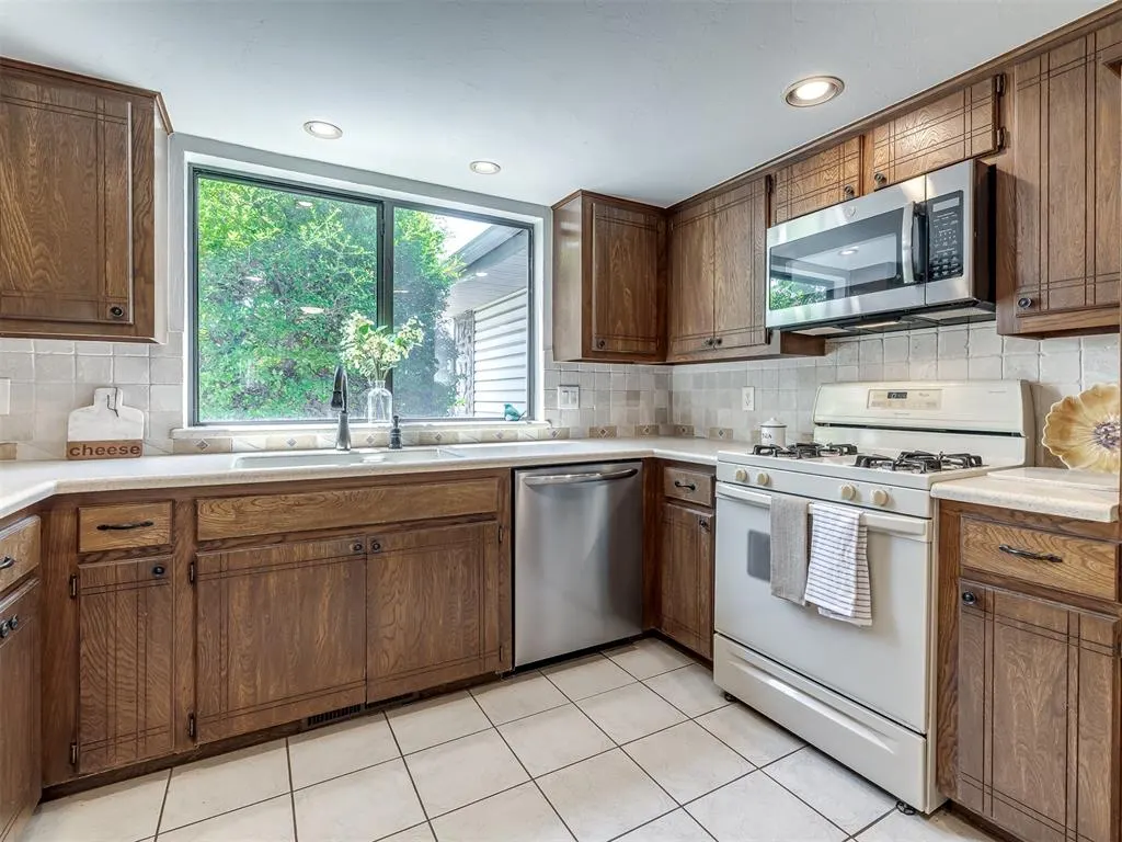 Photo 14 — 2121 Stepping Stone Trail, Edmond, OK 73013